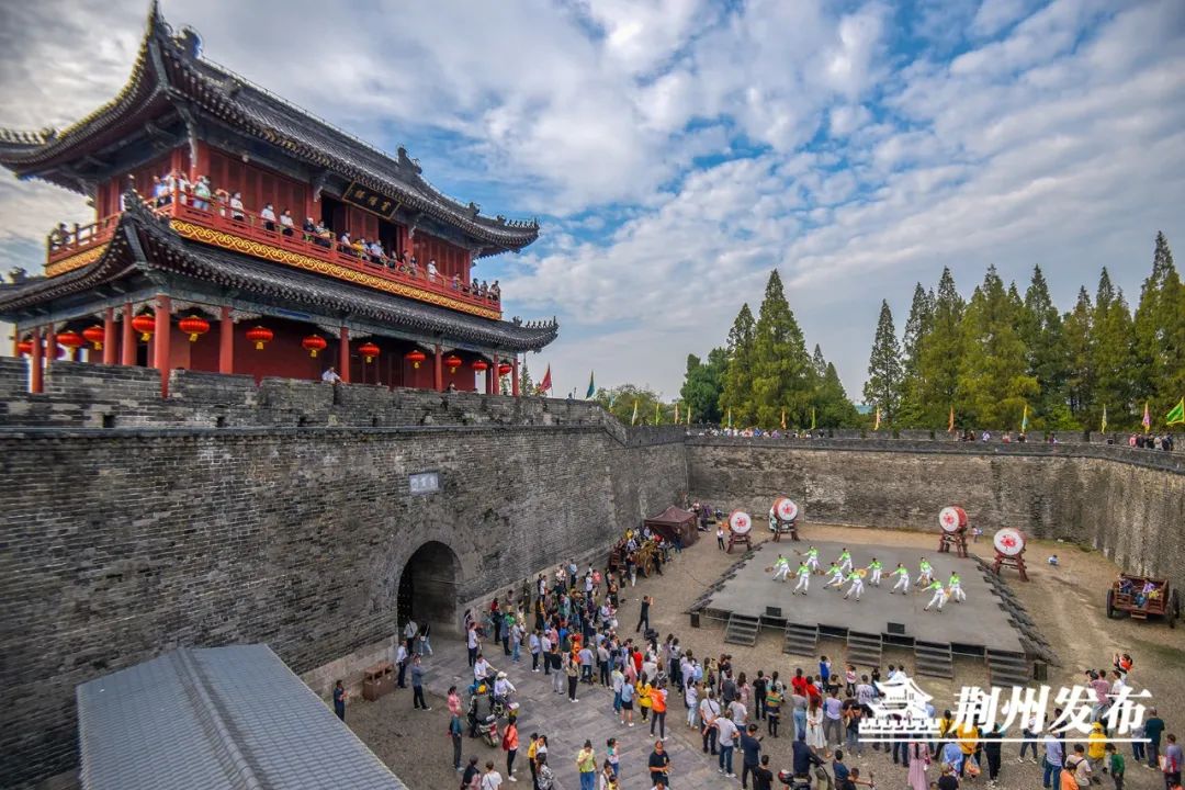 黄金周首日荆州景区客流火爆