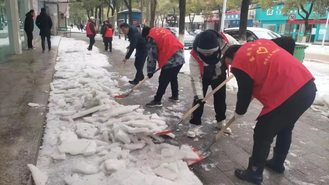 抗击雪灾图片